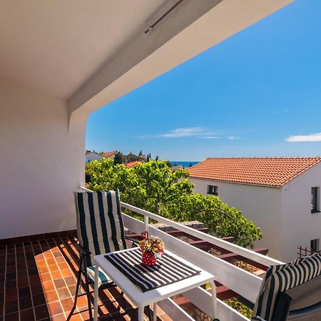 Apartment Tonka *Balcony & Partial Seaview! Кърк Екстериор снимка