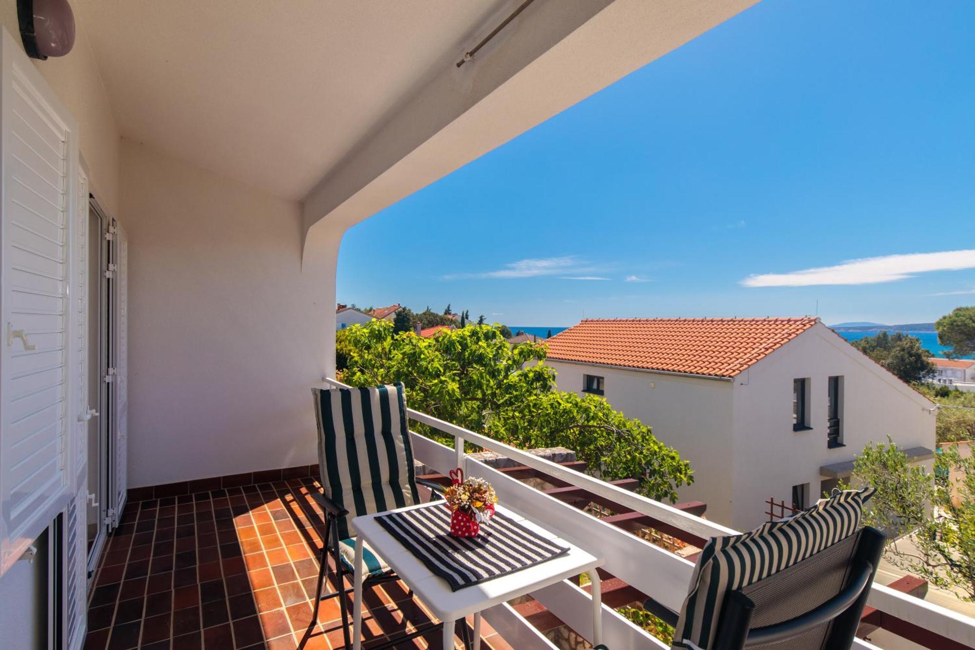 Apartment Tonka *Balcony & Partial Seaview! Кърк Екстериор снимка